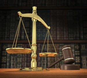 GavelScale_JamesSteidl_ThinkStock